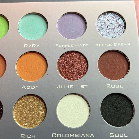 ILLUMINATI Cosmetics x ISA Eyeshadow Palette - Picture 6 of 10